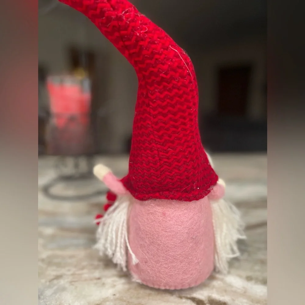 2 Valentine Gnomes - Picture 7 of 10